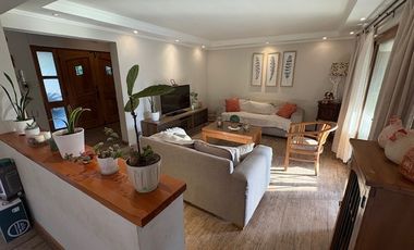 Casa en venta c/ estacionamiento en Centro de Machalí