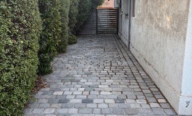 Casa en venta c/ estacionamiento en Centro de Machalí