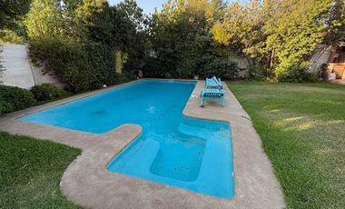 Casa en venta c/ estacionamiento en Centro de Machalí