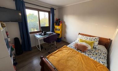 Casa en venta c/ estacionamiento en Centro de Machalí