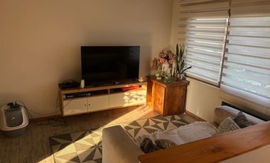 Casa en venta c/ estacionamiento en Centro de Machalí