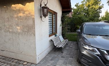 Casa en venta c/ estacionamiento en Centro de Machalí