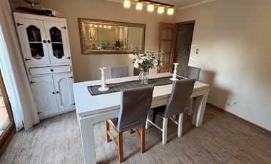 Casa en venta c/ estacionamiento en Centro de Machalí