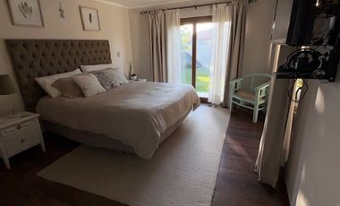 Casa en venta c/ estacionamiento en Centro de Machalí