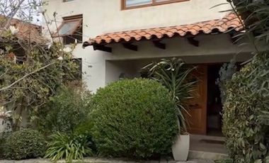Casa en venta c/ estacionamiento en Centro de Machalí