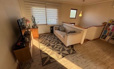 Casa en venta c/ estacionamiento en Centro de Machalí