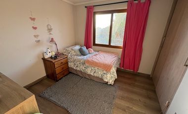 Casa en venta c/ estacionamiento en Centro de Machalí