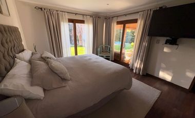 Casa en venta c/ estacionamiento en Centro de Machalí