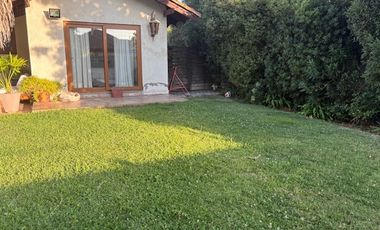 Casa en venta c/ estacionamiento en Centro de Machalí