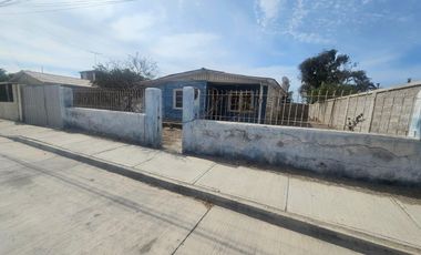 Casa en venta c/ estacionamiento en Ciudad de Caldera