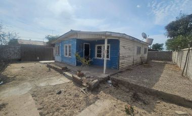 Casa en venta c/ estacionamiento en Ciudad de Caldera