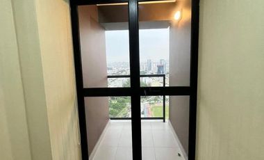 DEPARTAMENTO EN ALQUILER CON ESTACIONAMIENTO