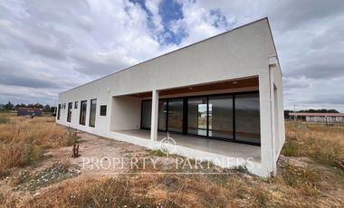 Moderna casa nueva en Condominio San Manuel