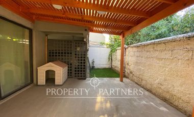 ¡Exclusivo Townhouse de 3 Pisos en Condominio Tranquilo!  Relájate en tu hogar con la tranquilidad de un entorno seguro.