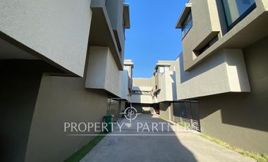 ¡Exclusivo Townhouse de 3 Pisos en Condominio Tranquilo!  Relájate en tu hogar con la tranquilidad de un entorno seguro.
