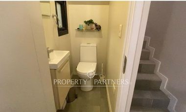 ¡Exclusivo Townhouse de 3 Pisos en Condominio Tranquilo!  Relájate en tu hogar con la tranquilidad de un entorno seguro.
