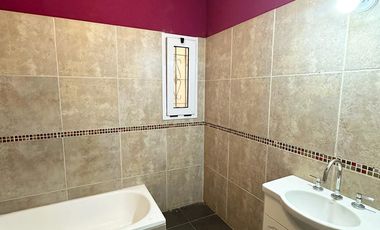 Departamento en Venta de 3 dorm. Patio con parque. Zárate