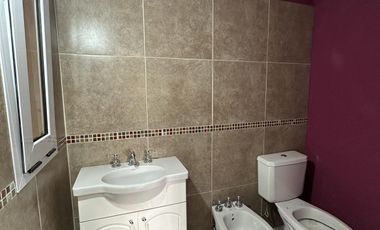 Departamento en Venta de 3 dorm. Patio con parque. Zárate