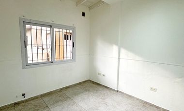 Departamento en Venta de 3 dorm. Patio con parque. Zárate
