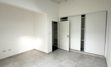 Departamento en Venta de 3 dorm. Patio con parque. Zárate
