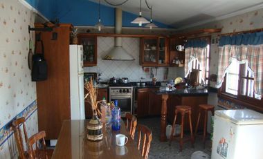 VENDE / ALQUILA CASA