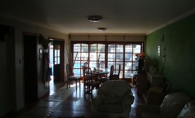 VENDE / ALQUILA CASA