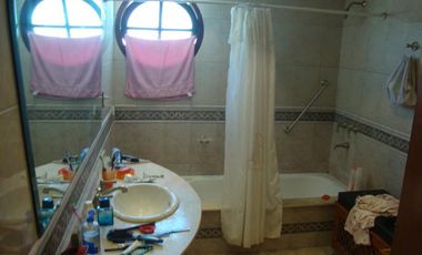 VENDE / ALQUILA CASA