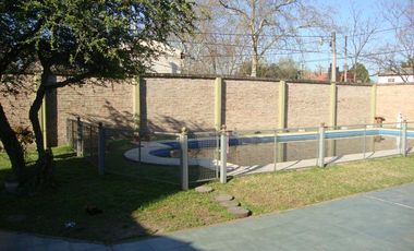 VENDE / ALQUILA CASA