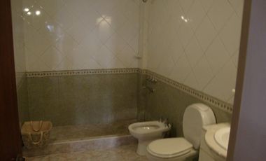 VENDE / ALQUILA CASA