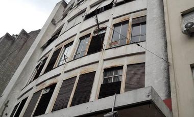 Local Comercial Peru entre Venezuela y Av. Belgrano 3 plantas