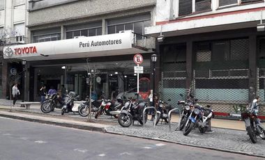 Local Comercial Peru entre Venezuela y Av. Belgrano 3 plantas