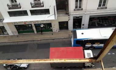 Local Comercial Peru entre Venezuela y Av. Belgrano 3 plantas