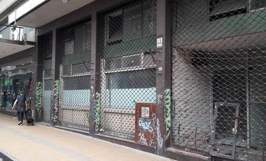 Local Comercial Peru entre Venezuela y Av. Belgrano 3 plantas