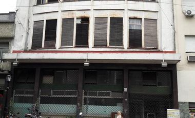 Local Comercial Peru entre Venezuela y Av. Belgrano 3 plantas