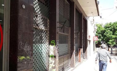 Local Comercial Peru entre Venezuela y Av. Belgrano 3 plantas