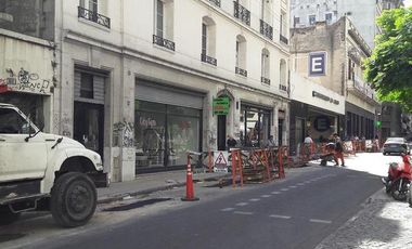 Local Comercial Peru entre Venezuela y Av. Belgrano 3 plantas