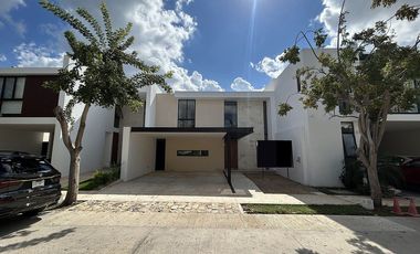 Casa en venta en Temozón Norte Mérida, Privada Temozón 39