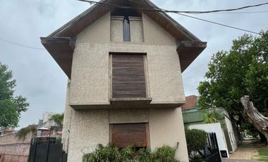 Casa 4 ambientes en venta - Quilmes Oeste