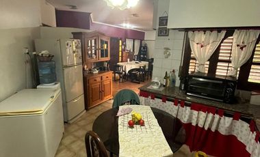 Casa 4 ambientes en venta - Quilmes Oeste
