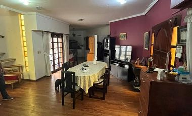 Casa 4 ambientes en venta - Quilmes Oeste