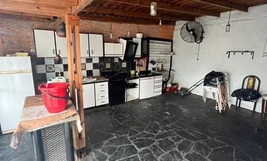 Casa 4 ambientes en venta - Quilmes Oeste