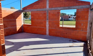 CASA EN CONSTRUCCIÓN EN SANTA ELENA