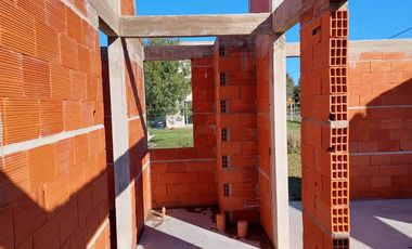 CASA EN CONSTRUCCIÓN EN SANTA ELENA