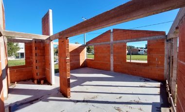 CASA EN CONSTRUCCIÓN EN SANTA ELENA