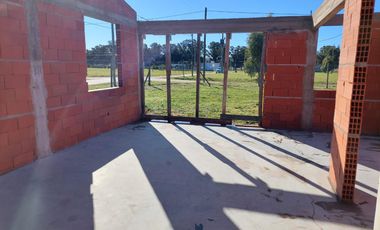 CASA EN CONSTRUCCIÓN EN SANTA ELENA