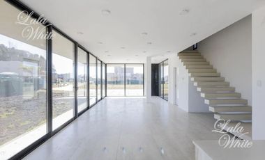 Casa en alquiler en Lares de Canning