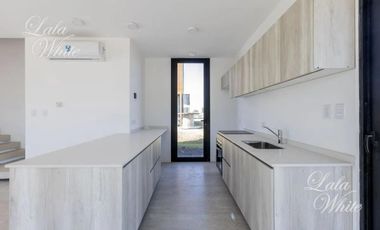 Casa en alquiler en Lares de Canning