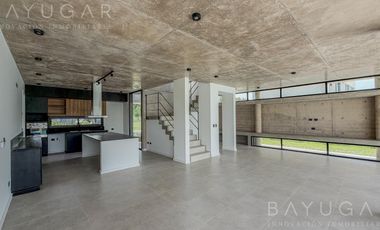 Venta - Casa en Barrio Privado La Calesa  - Pilara