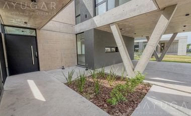 Venta - Casa en Barrio Privado La Calesa  - Pilara