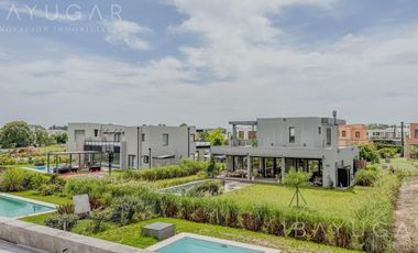 Venta - Casa en Barrio Privado La Calesa  - Pilara